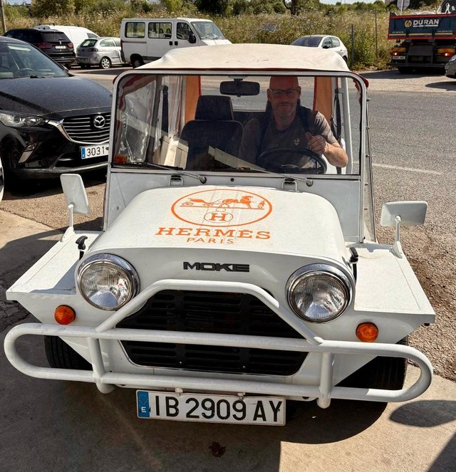 Vehículo clásico blanco en DIAGMOTOR