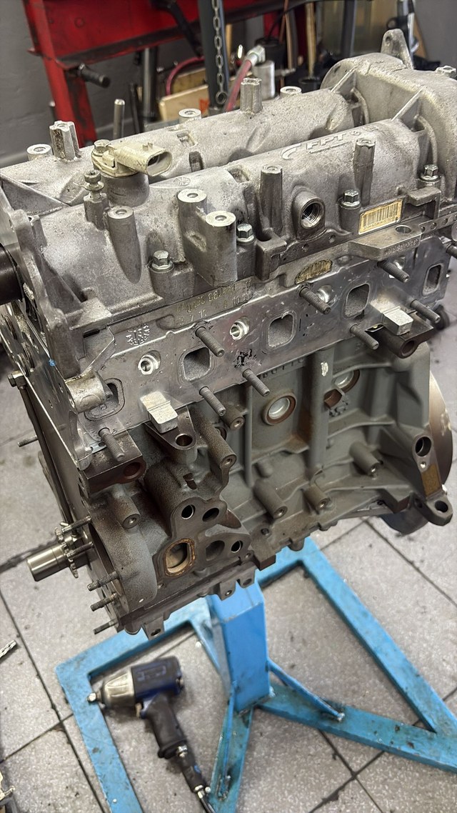 Motor desmontado durante una reparación