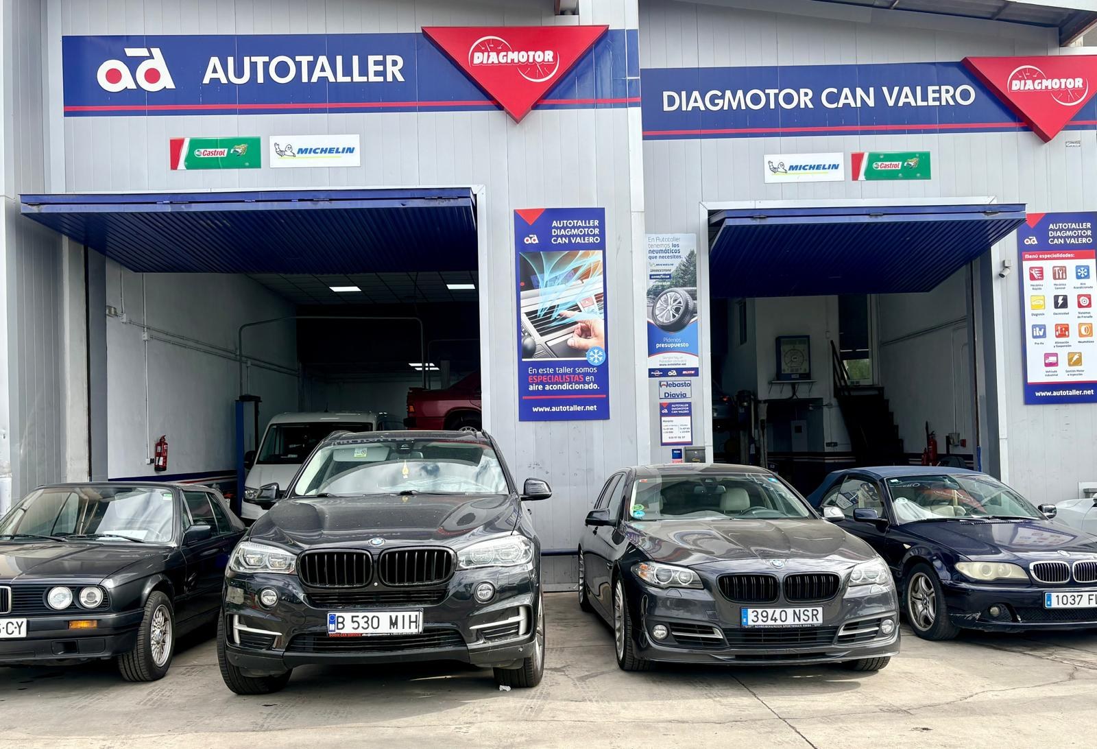 Fachada de DIAGMOTOR Can Valero con vehículos junto a la entrada del taller